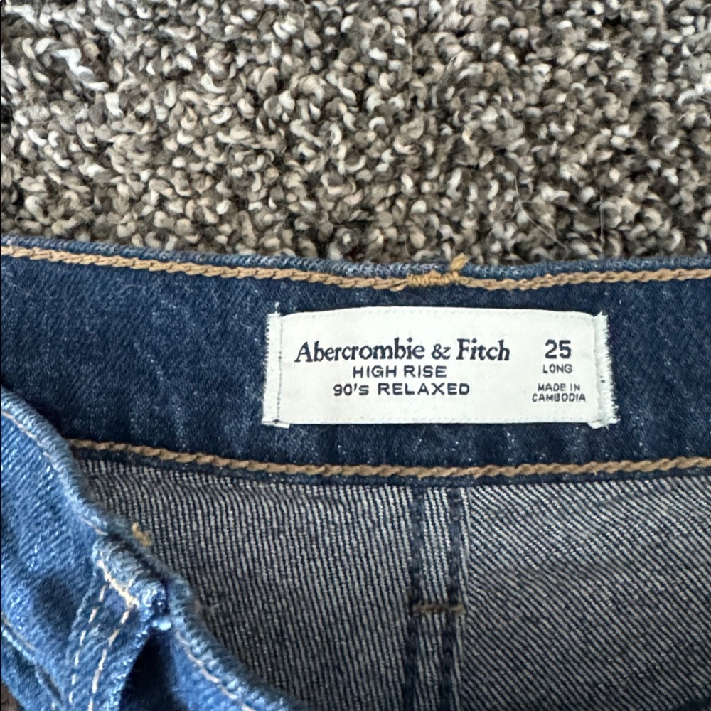 A&F High Rise 90’s Relaxed Crossover Waistband Jeans - Picture 6 of 6